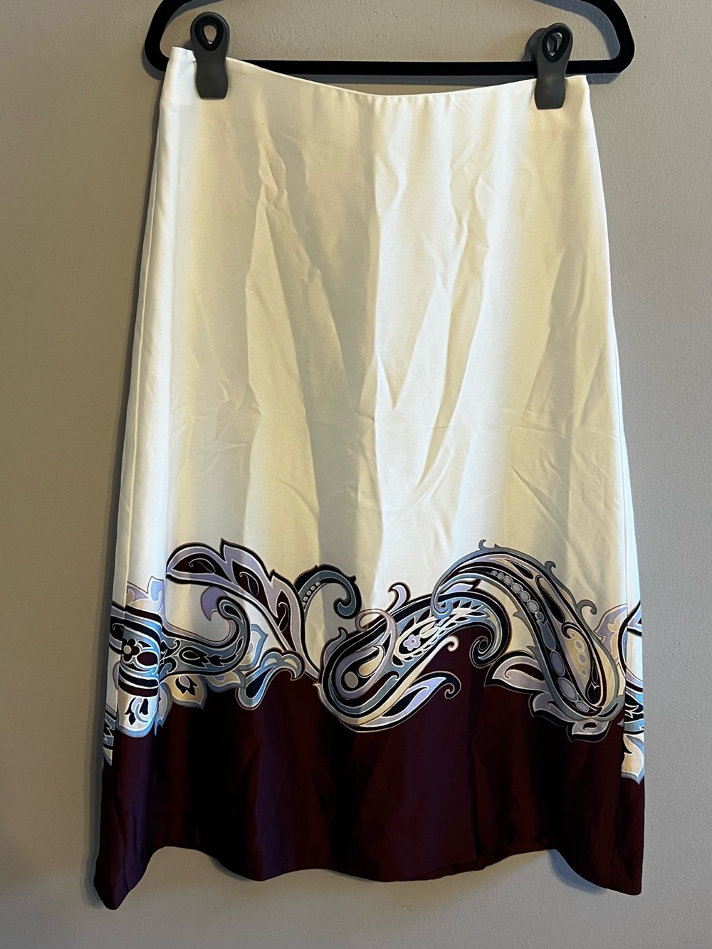 Ann Taylor White Midi Skirt with Burgundy Scroll Border | Women’s Med Petite
